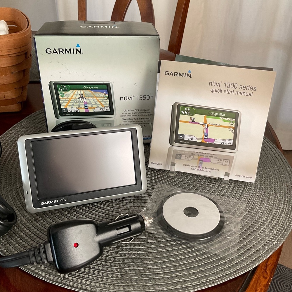 Garmin nuvi 1350T 4.3-Inch Widescreen Portable GPS Navigator w. Lifetime Traffic